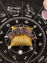 Load image into Gallery viewer, CRYSTAL CROWNS