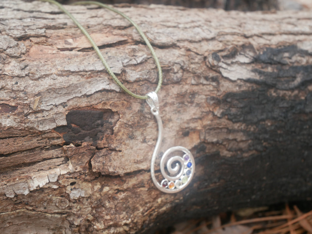 COLLAR COLGANTE ESPIRAL CHAKRA