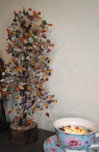 Cargar imagen en el visor de la galería, 700 PIEDRAS MIXTAS ÁRBOL DE GEMAS DE 15&quot;
