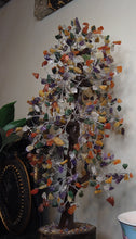 Cargar imagen en el visor de la galería, 700 PIEDRAS MIXTAS ÁRBOL DE GEMAS DE 15&quot;
